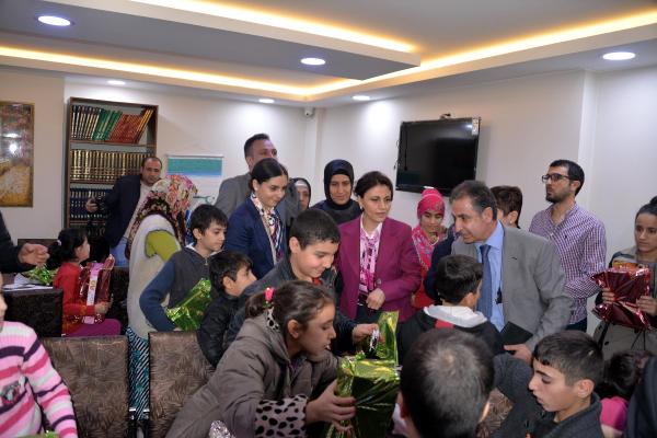 Sur'dan ayrılan kadın ve çocuklara sağlık taraması