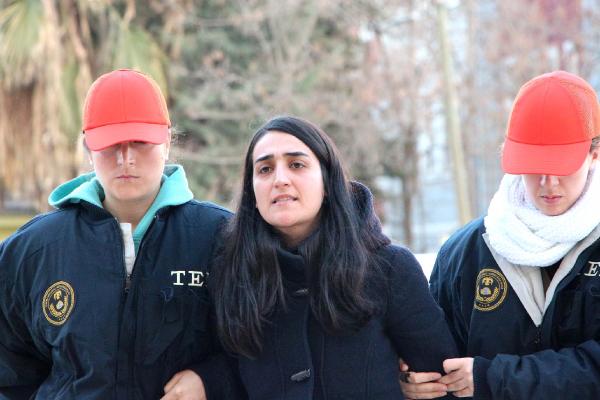 'Canlı bomba olabilir' denilen DHKP-C'li Dilek Kaya yakalandı (2)