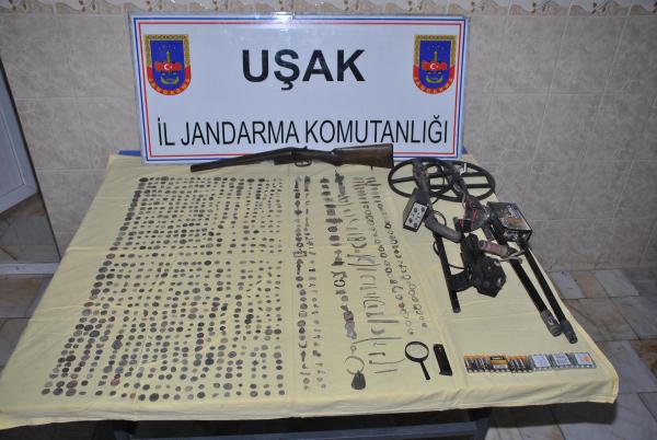 Uşak'ta 919 parça tarihi eser ele geçirildi