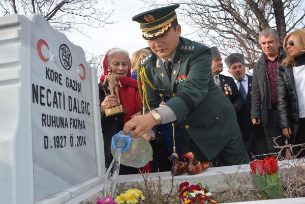 Görevi sona eren Kore Ateşesi, gazilerle vedalaştı