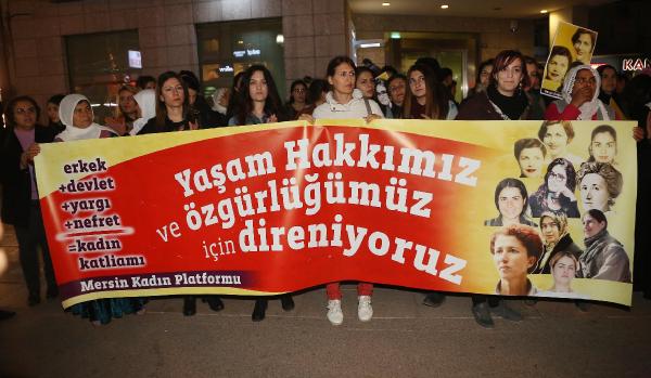 Mersin'de kadın cinayetleri protesto edildi