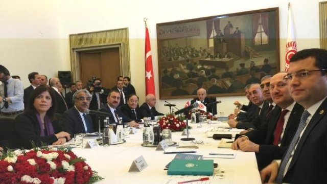 Yeni Anayasa Uzlaşma Komisyonu dağıldı