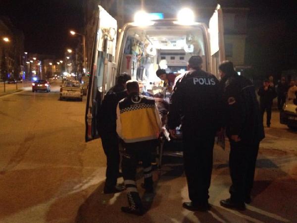 Cadde üzerinde 4 kişi tarafından bıçaklandı