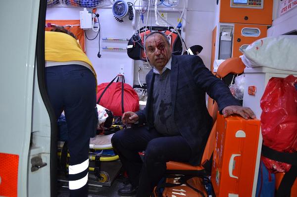 İki otomobil çarpıştı: 1 ölü, 2 yaralı