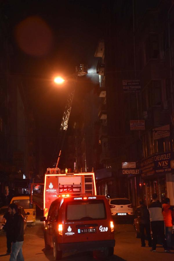 Fatih'te pansiyonda yangın: 5'i ağır, 10 yaralı