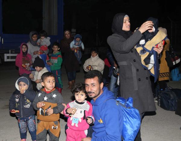 Kamyonla, İzmir'e götüreceği 40 sığınmacıyı Bursa'da indirdi
