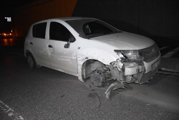 Otomobillere çarptı, bariyerlere çıktı, trafiği karıştırdı
