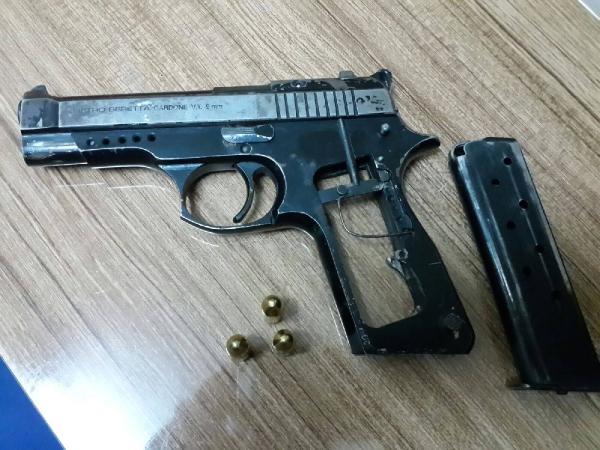 Şehir magandasının kurşunu oturma odasına isabet etti