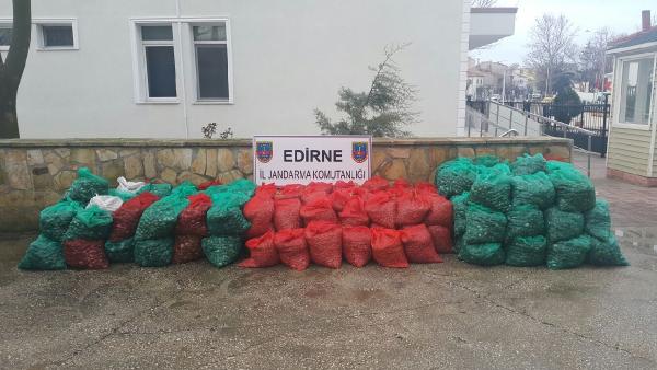 Edirne’de 4 ton kaçak midye ele geçirildi