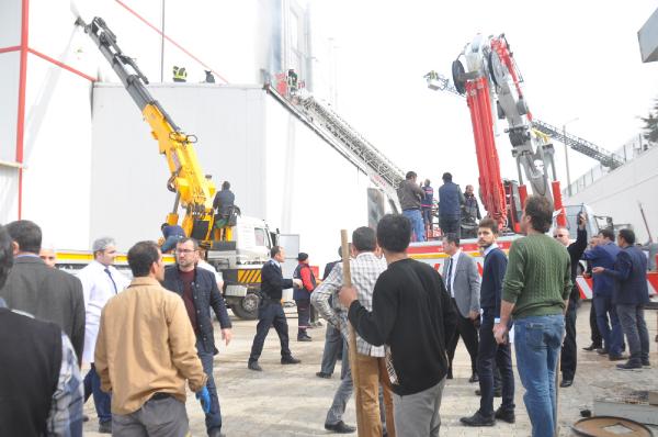Karaman'da çikolata fabrikasından yangın paniği