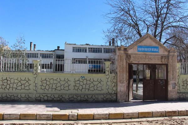 Nusaybin'de PKK'lılar 2 okul daha yaktı