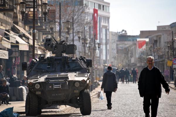 Diyarbakır Sur'da çatışma: 2 astsubay şehit (3)