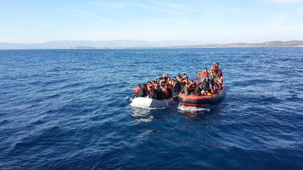 Çeşme'de 80 mülteci kurtarıldı