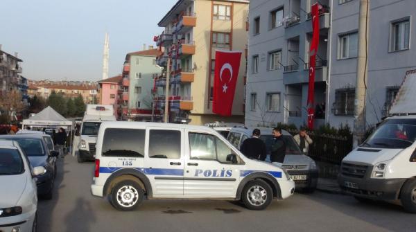 Sur'da şehit olan Astsubay Seçkin Çil'in, Ankara'daki baba evine ateş düştü