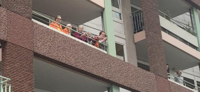 Huzurevinde doğum günü sürprizi