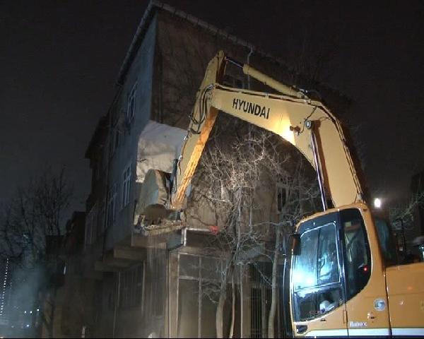 Ümraniye'de gerginliğe yol açan yıkım gerçekleşti