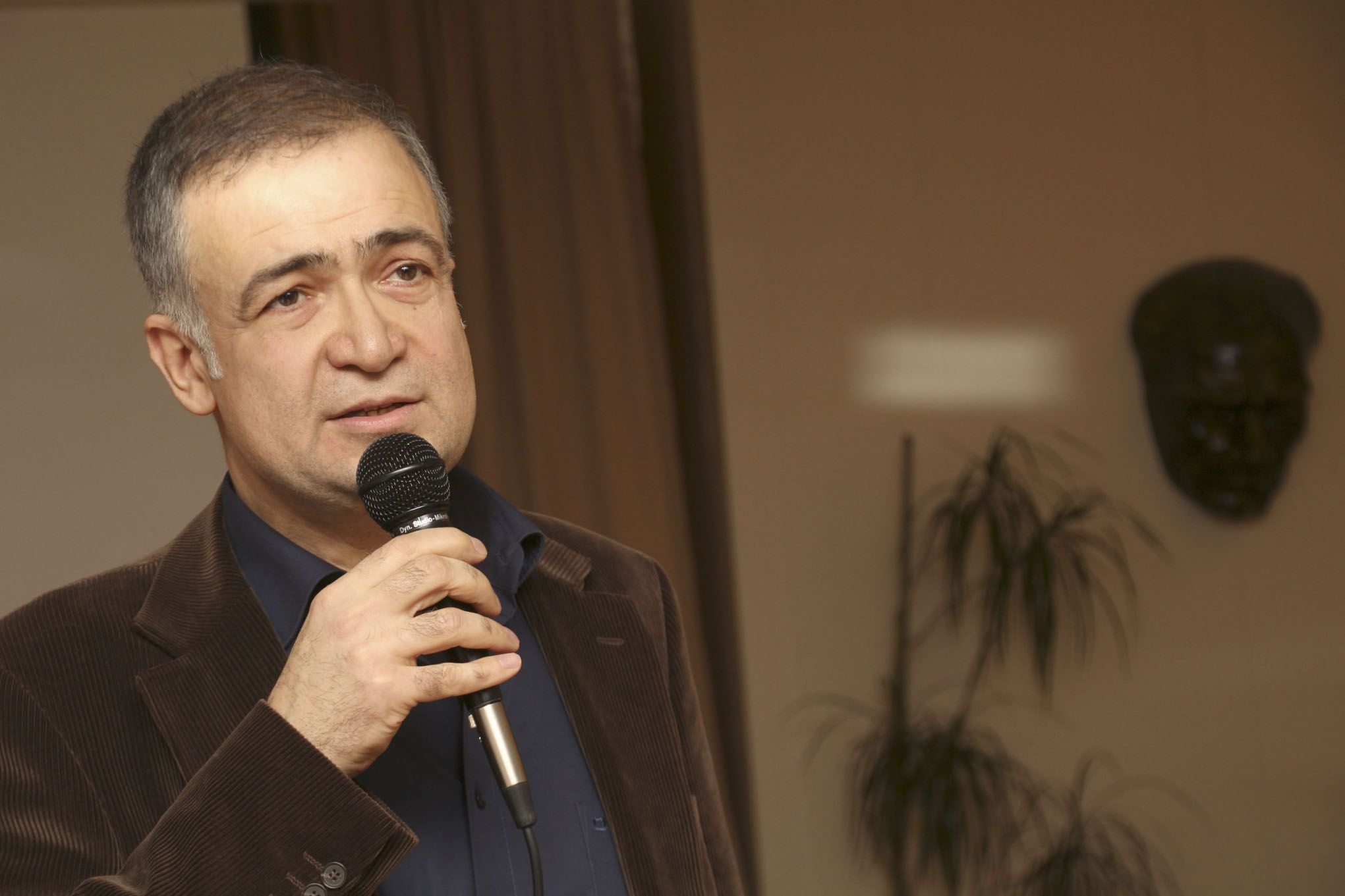 'Yerel seçimlerde Türk kökenlilere oy verelim'