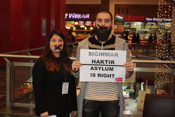 Mültecilerin sorunlarını sanatçı mülteciler anlattı