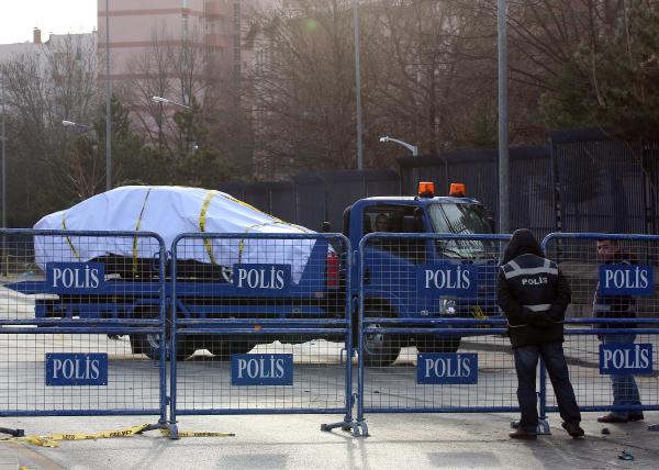 Patlama alanında inceleme sürüyor