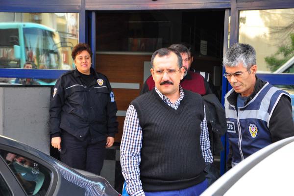 Manisa'da FETÖ/PDY operasyonu: 8 gözaltı