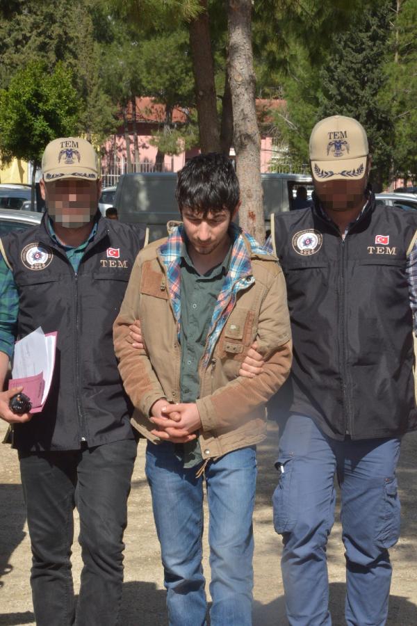 Polise el yapımı bomba atan genç yakalandı