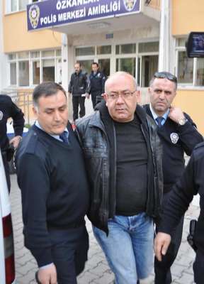 Boşandığı eşine kurşun yağdırdı