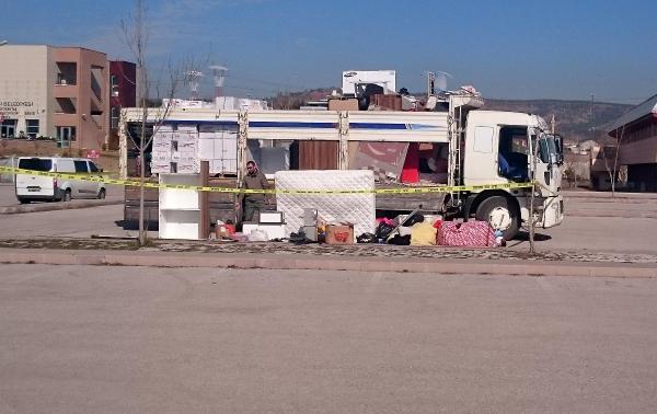 Ev eşyası taşıyan kamyon için 'Bombalı' ihbarı yapıldı