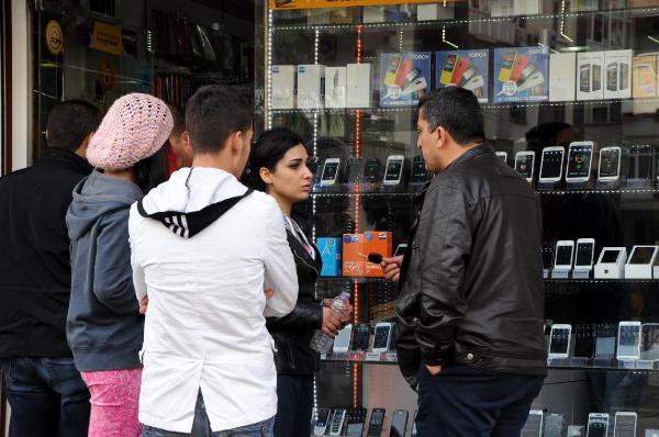 Alacaklısı telefonunu çalıp kaçtı