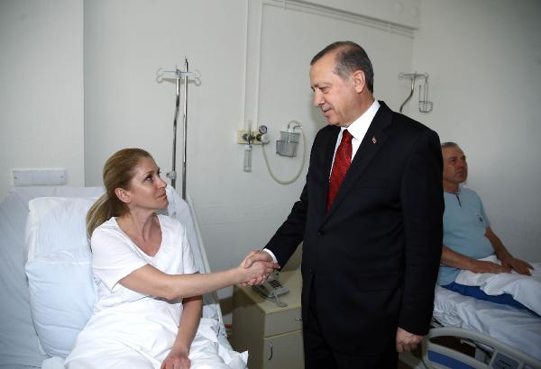 Cumhurbaşkanı Erdoğan, saldırıda yaralananları GATA'da ziyaret etti