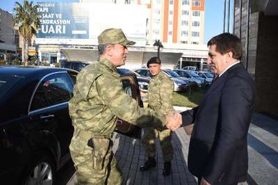 Kara Kuvvetleri Komutanı Orgeneral Akar, Suriye sınırında