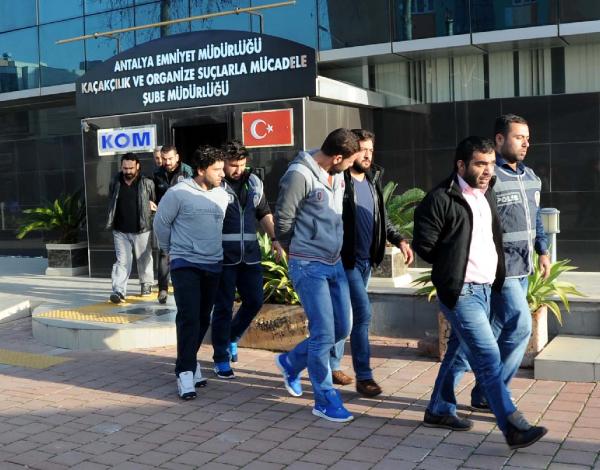 Polisten zehir tacirlerine operasyon: 14 gözaltı