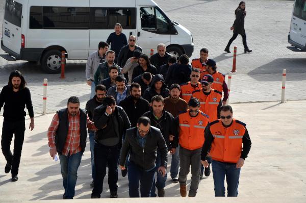 Göçmen kaçakçılığı şüphelisi 12 kişi adliyede
