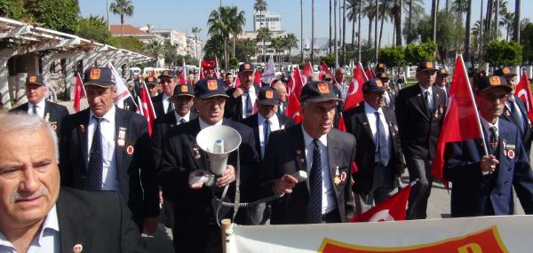 Mersin'de gazilerden teröre tepki yürüyüşü