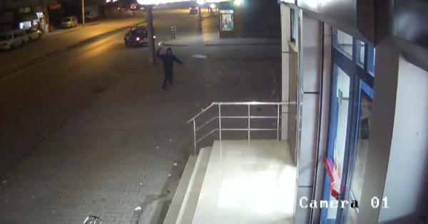 Mersin'de marketlere bombalı saldırı kamerada