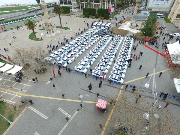 İzmir Emniyeti'ne 160 yeni hizmet aracı