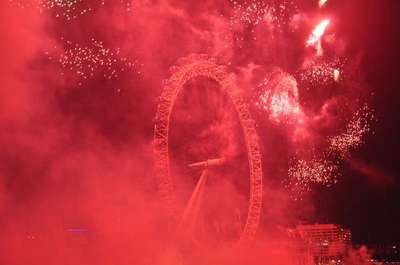 LONDRA’DA MUHTEŞEM YENİ YIL KUTLAMASI