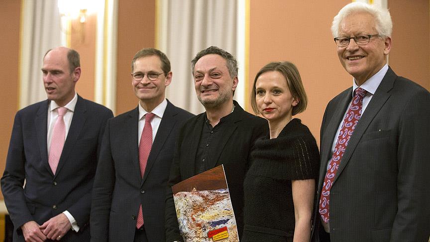 Zaimoğlu'na Berlin Edebiyat Ödülü verildi