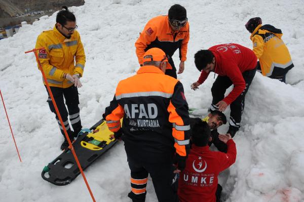 Hakkari'de nefes kesen çığ tatbikatı