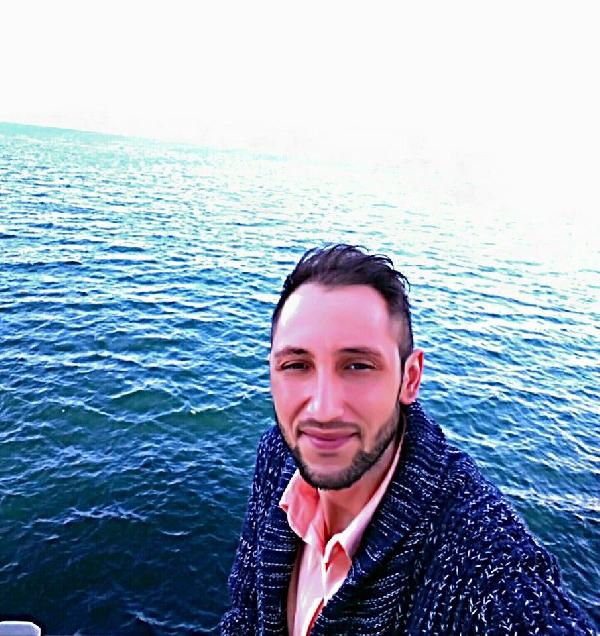 Evinin önünde baygın halde bulunan genç müteahhit hastanede yaşamını yitirdi