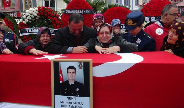 Şehit Astsubay Kutlu Bandırma’da 20 bin kişi son yolculuğuna uğurladı