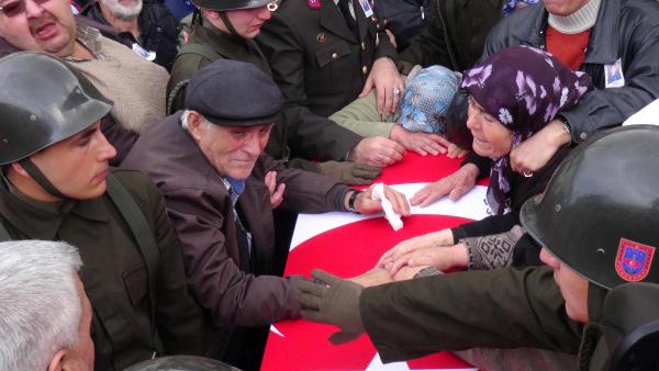 Şehit Astsubay Erkan Tümer'i 10 bin Uşaklı uğurladı