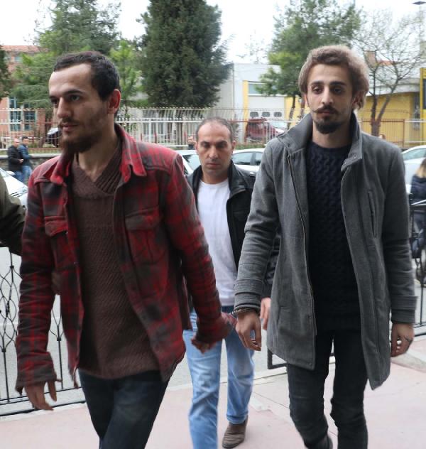 Üniversitede terör örgütü propagandasına 2 gözaltı