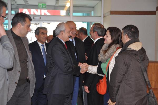 Kılıçdaroğlu, Pavey ve Okuyan havalimanında kısa bir sohbet yaptı
