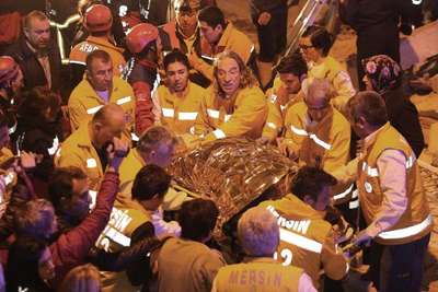Mersin'de iki katli bina çöktü: 5 kişi kurtarıldı, çok sayıda yaralı var (2) - Yeniden
