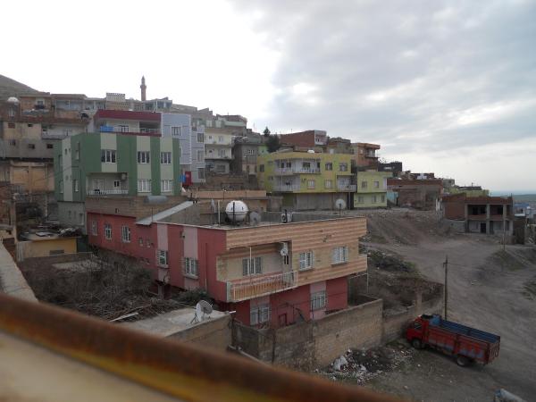 Derik'te hendek kazmak isteyen PKK'lılar polisle çatıştı