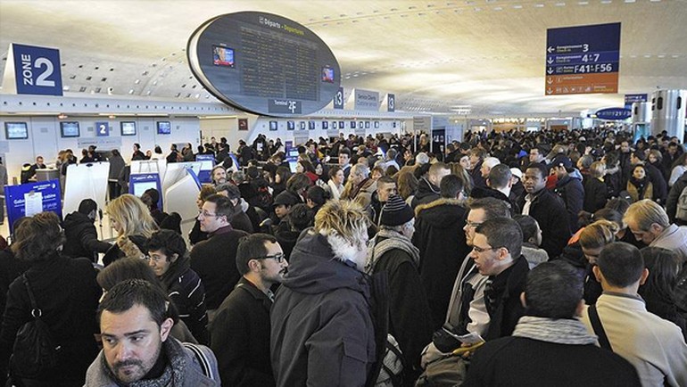 Paris havalimanlarında iş yavaşlatma