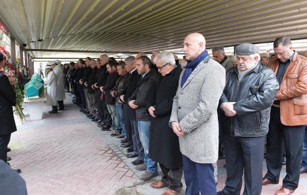 Kılıçdaroğlu, CHP Parti Meclis Üyesi İdris Akyüz'ün babasının cenazesine katıldı