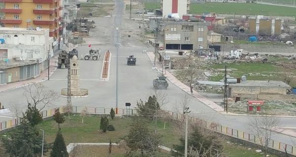 İdil'de hendek ve barikatlar imha ediliyor