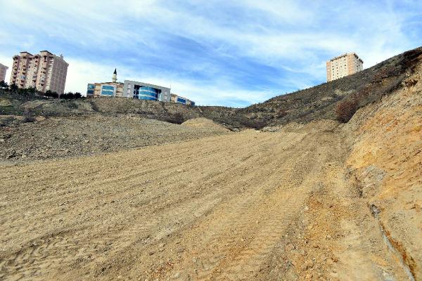Vatandaş 'tapulu arazim' diye kapattı, belediye alternatif yol yaptı