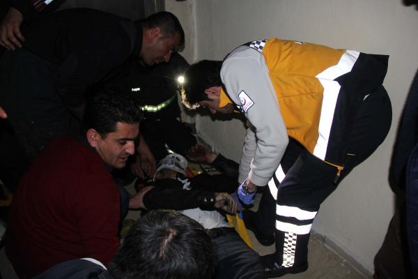 Asansör boşluğuna düşen Suriyeli yaralandı
